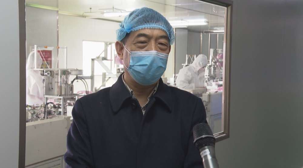 鄭州市醫(yī)用口罩日產(chǎn)能達230萬只。疫情就是命令，防控就是責(zé)任。